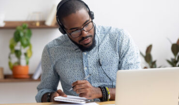 Four Ways an Online Program Benefits the Working Nurse